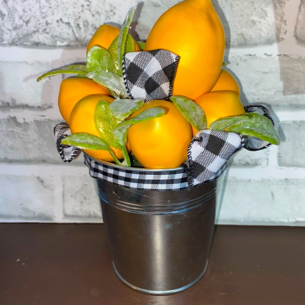 Farmhouse Lemon Bouquet Buffalo plaid Greenery